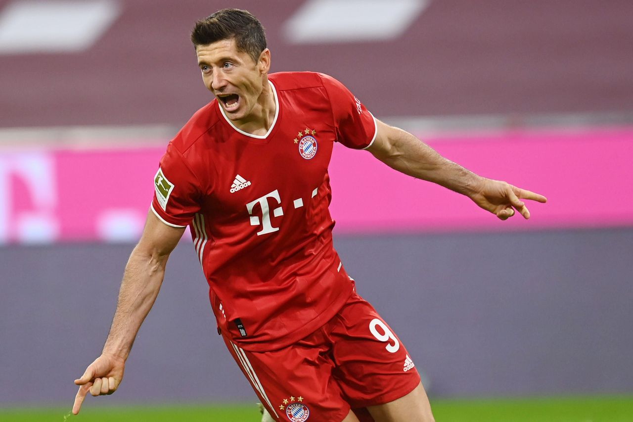 Robert Lewandowski erzielte 4 Tore, um das Ende umzukehren und zu gewinnen